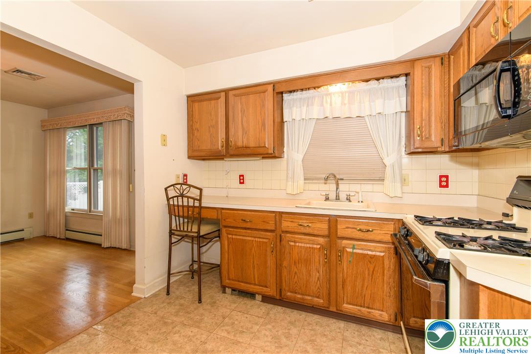 Hanover Twp, Pennsylvania 18017, United States, 4 Bedrooms Bedrooms, ,4 BathroomsBathrooms,Residential,Active,152390