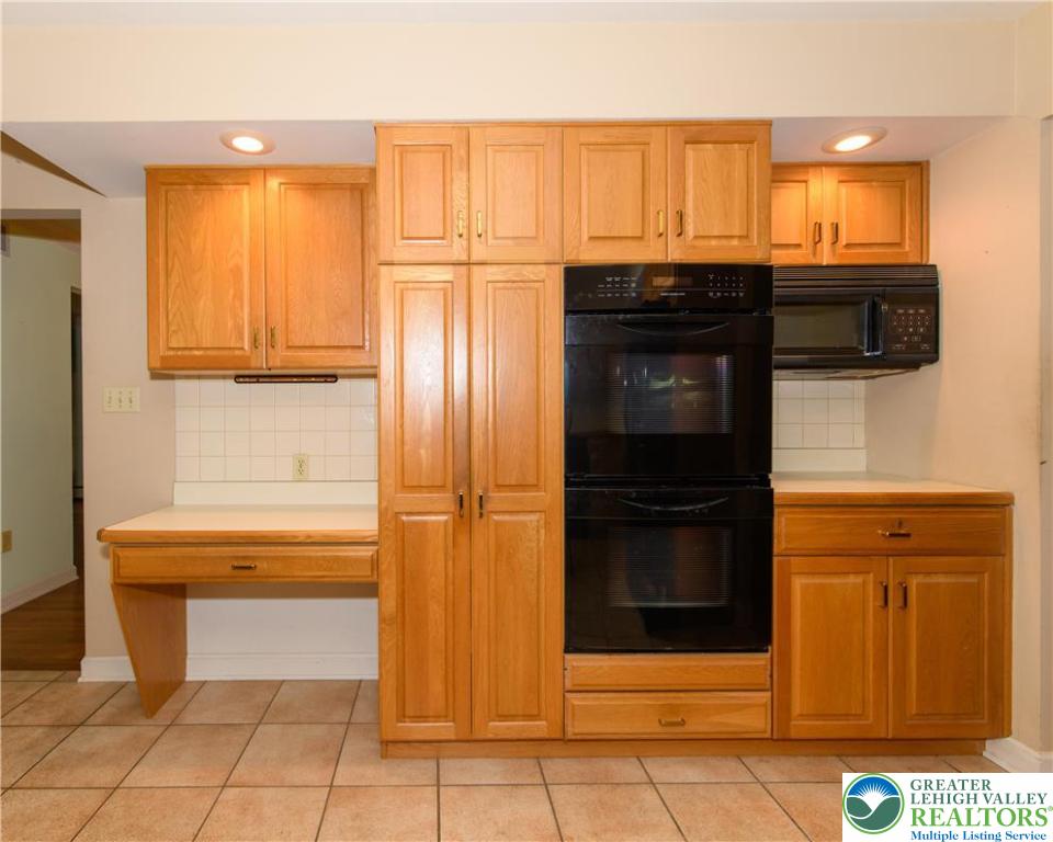 Hanover Twp, Pennsylvania 18017, United States, 4 Bedrooms Bedrooms, ,4 BathroomsBathrooms,Residential,Active,152390