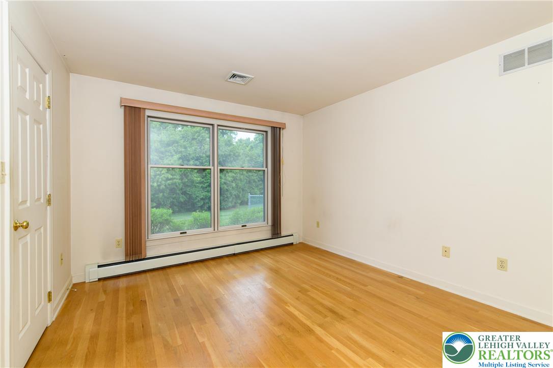 Hanover Twp, Pennsylvania 18017, United States, 4 Bedrooms Bedrooms, ,4 BathroomsBathrooms,Residential,Active,152390