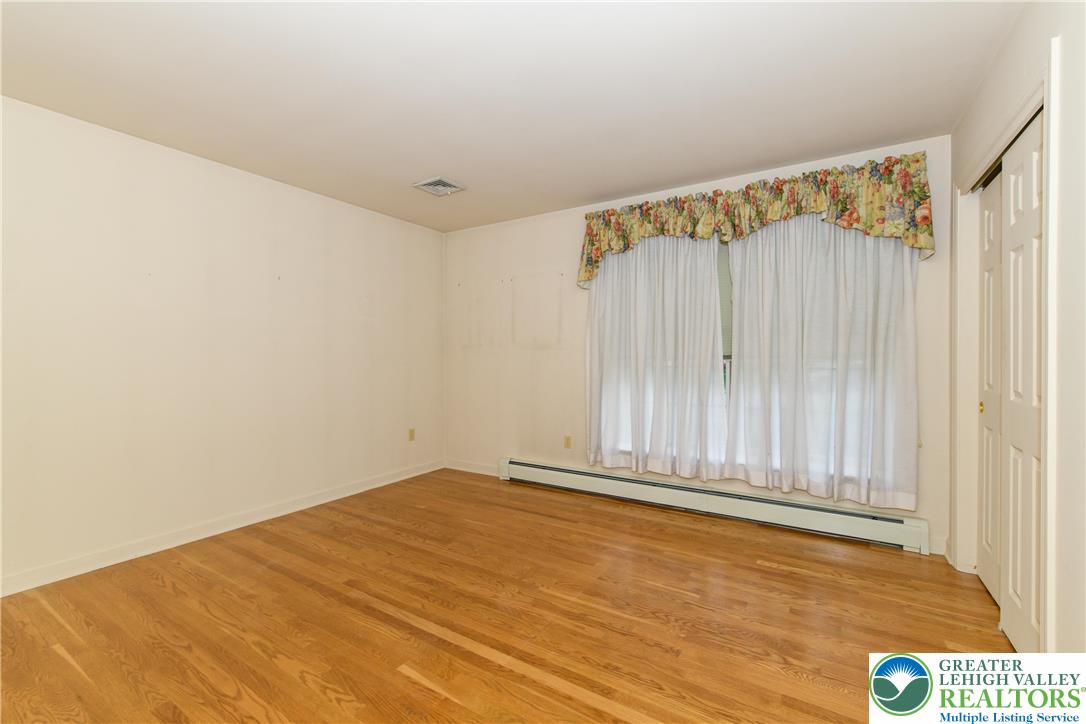 Hanover Twp, Pennsylvania 18017, United States, 4 Bedrooms Bedrooms, ,4 BathroomsBathrooms,Residential,Active,152390