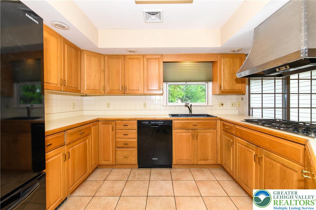 Hanover Twp, Pennsylvania 18017, United States, 4 Bedrooms Bedrooms, ,4 BathroomsBathrooms,Residential,Active,152390