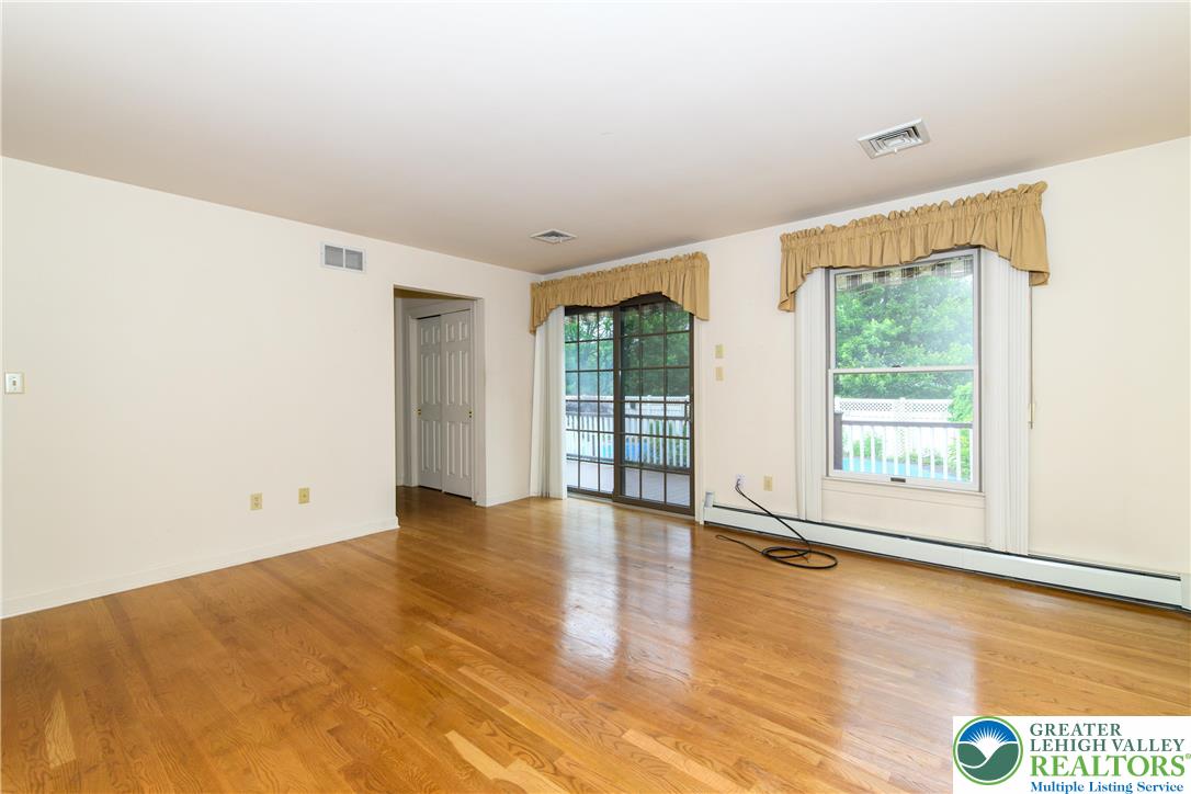 Hanover Twp, Pennsylvania 18017, United States, 4 Bedrooms Bedrooms, ,4 BathroomsBathrooms,Residential,Active,152390