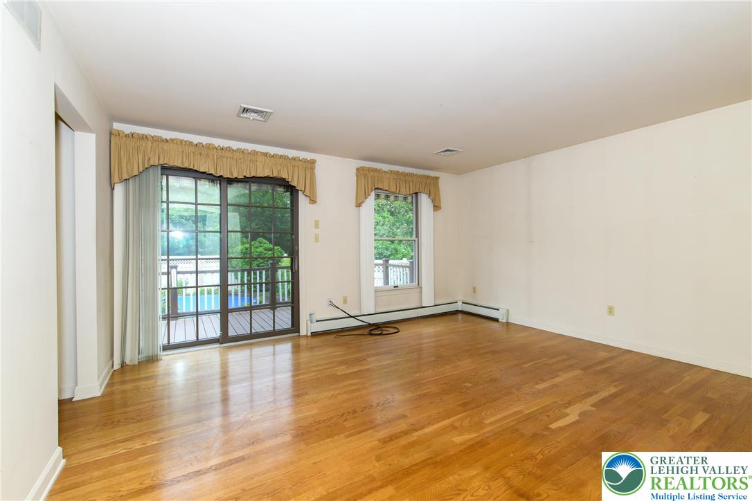 Hanover Twp, Pennsylvania 18017, United States, 4 Bedrooms Bedrooms, ,4 BathroomsBathrooms,Residential,Active,152390