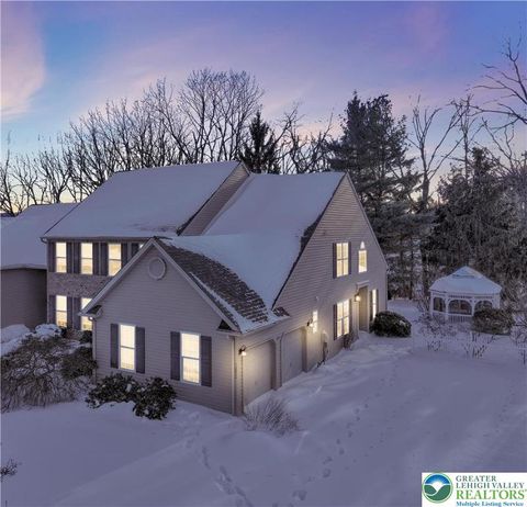 Photo of 2073 Rolling Meadow Drive, Macungie, PA 18062 (MLS # 771140)