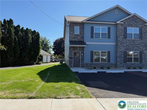 Photo of 960 Hilton Street, Bethlehem, PA 18017 (MLS # 772710)