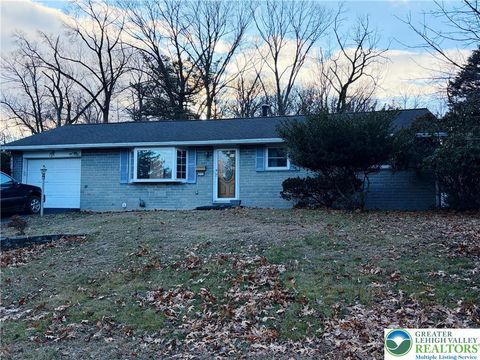 Photo of 826 Whittier Drive, Allentown, PA 18103 (MLS # 770620)