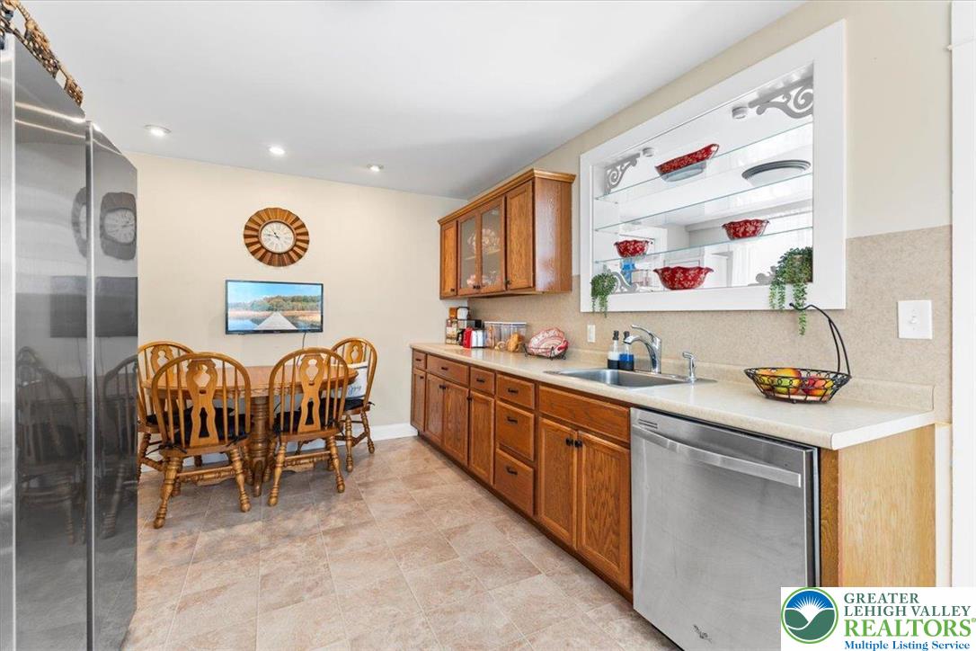 Wilson Boro, Pennsylvania 18042, United States, 4 Bedrooms Bedrooms, ,2 BathroomsBathrooms,Residential,Active,167866