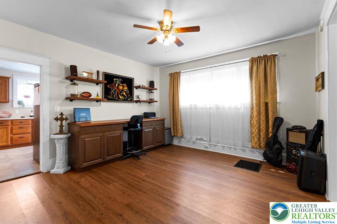 Wilson Boro, Pennsylvania 18042, United States, 4 Bedrooms Bedrooms, ,2 BathroomsBathrooms,Residential,Active,167866