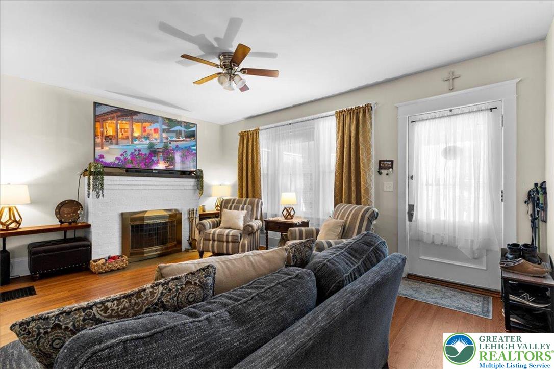 Wilson Boro, Pennsylvania 18042, United States, 4 Bedrooms Bedrooms, ,2 BathroomsBathrooms,Residential,Active,167866