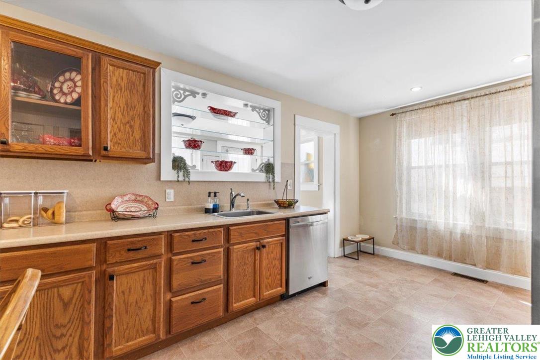 Wilson Boro, Pennsylvania 18042, United States, 4 Bedrooms Bedrooms, ,2 BathroomsBathrooms,Residential,Active,167866