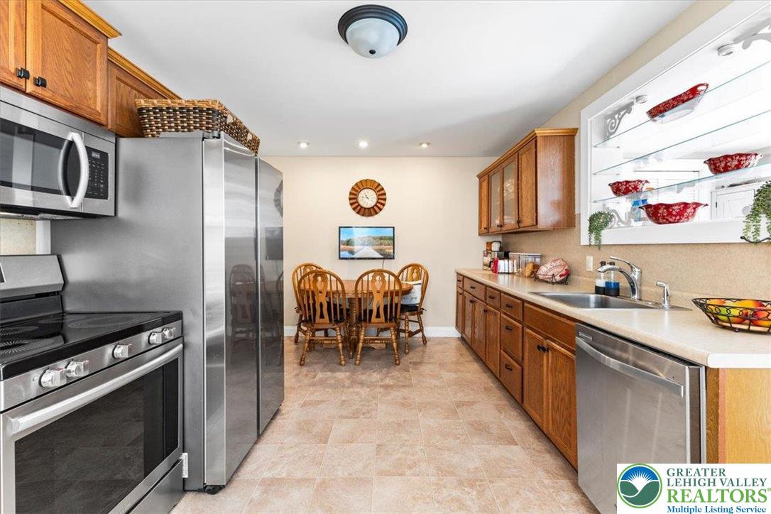 Wilson Boro, Pennsylvania 18042, United States, 4 Bedrooms Bedrooms, ,2 BathroomsBathrooms,Residential,Active,167866