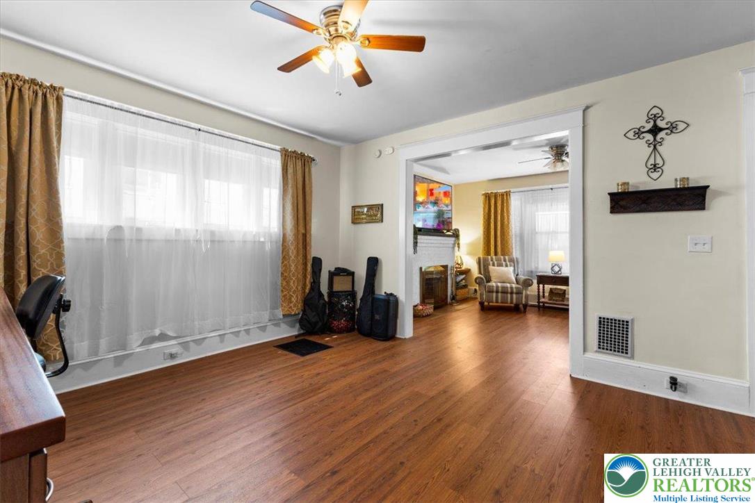 Wilson Boro, Pennsylvania 18042, United States, 4 Bedrooms Bedrooms, ,2 BathroomsBathrooms,Residential,Active,167866