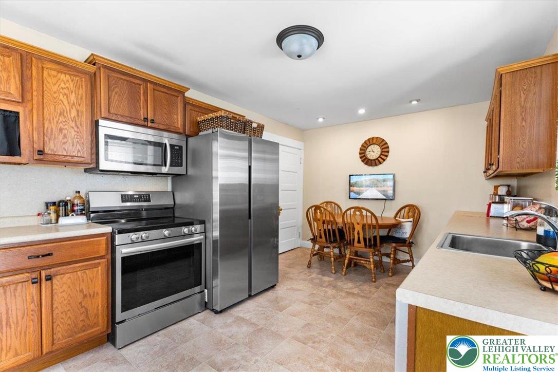 Wilson Boro, Pennsylvania 18042, United States, 4 Bedrooms Bedrooms, ,2 BathroomsBathrooms,Residential,Active,167866