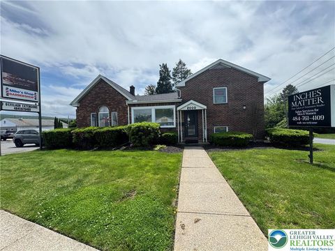 Photo of 2000 Oxford Drive, Allentown, PA 18103 (MLS # 759500) Photo of 2000 Oxford Drive, Allentown, PA 18103 (MLS # 759500)