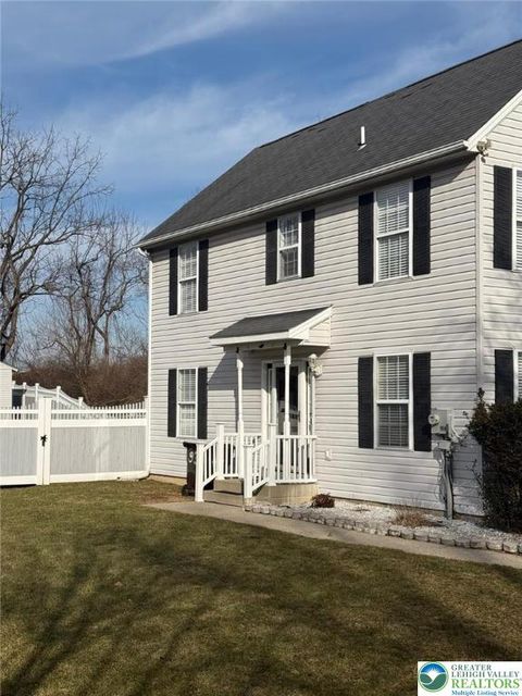 Photo of 937 Ramblewood Lane, Freemansburg Boro, PA 18017 (MLS # 770499)
