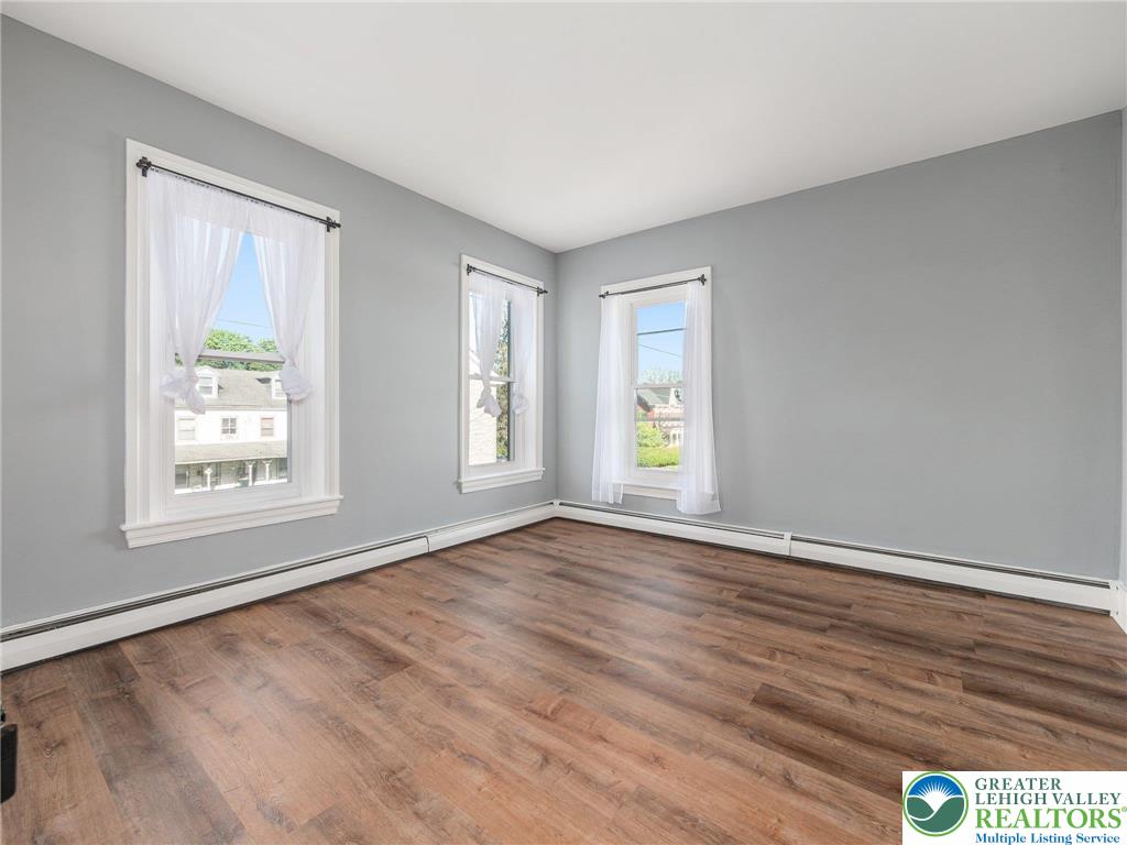 Lyons Borough, Pennsylvania 19536, United States, 4 Bedrooms Bedrooms, ,1 BathroomBathrooms,Residential,Active,162850