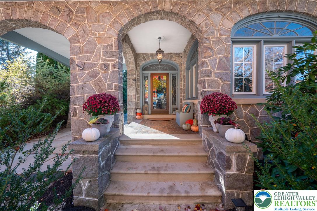 South Whitehall Twp, Pennsylvania 18104, United States, 5 Bedrooms Bedrooms, ,3 BathroomsBathrooms,Residential,Active,244361