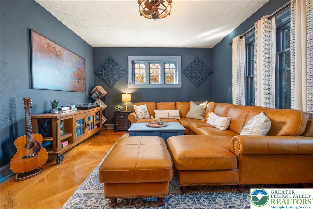 South Whitehall Twp, Pennsylvania 18104, United States, 5 Bedrooms Bedrooms, ,3 BathroomsBathrooms,Residential,Active,244361