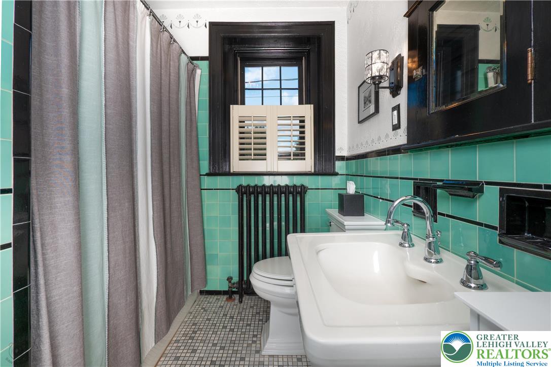 South Whitehall Twp, Pennsylvania 18104, United States, 5 Bedrooms Bedrooms, ,3 BathroomsBathrooms,Residential,Active,244361