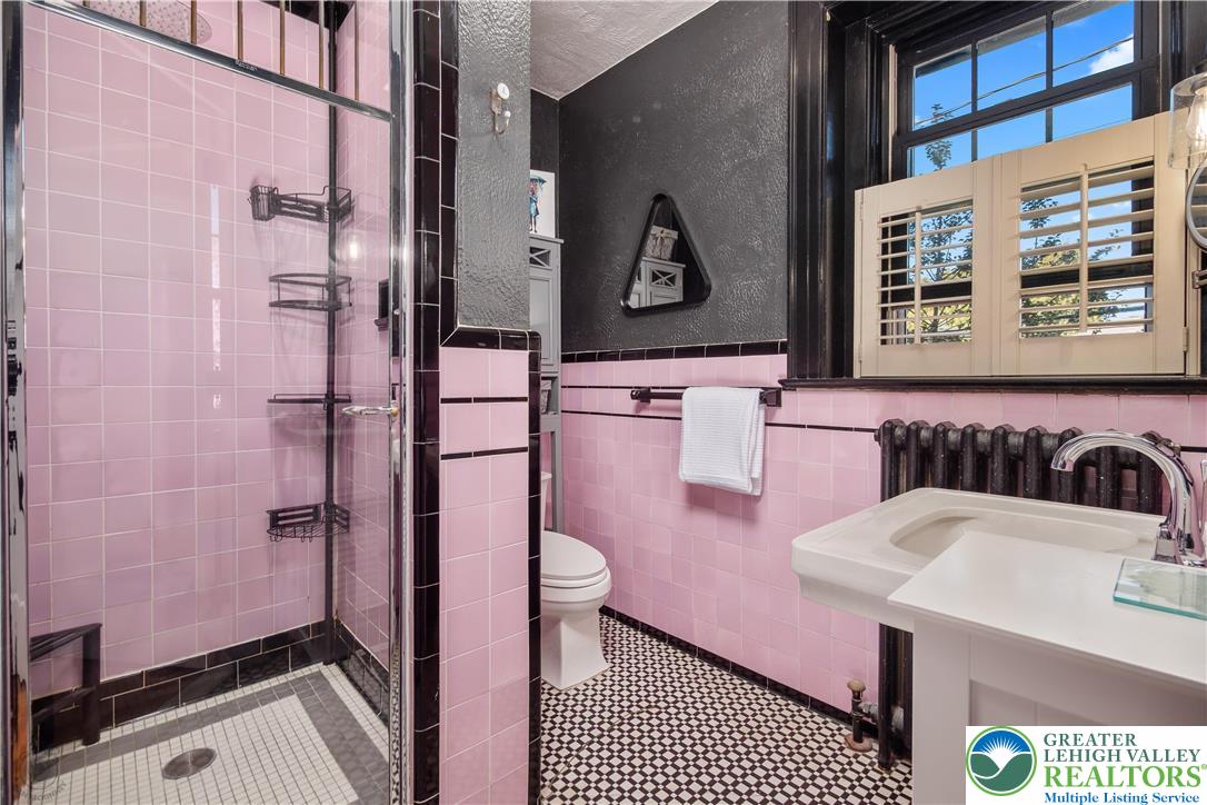 South Whitehall Twp, Pennsylvania 18104, United States, 5 Bedrooms Bedrooms, ,3 BathroomsBathrooms,Residential,Active,244361