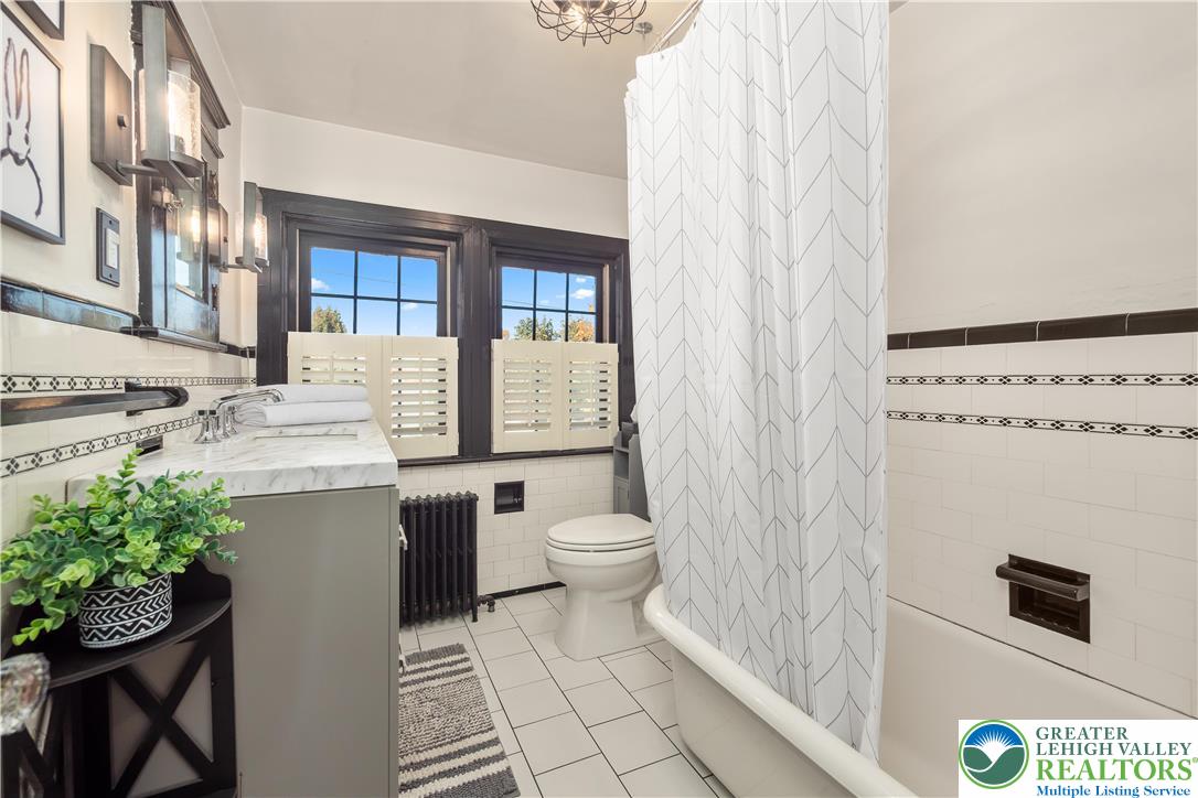 South Whitehall Twp, Pennsylvania 18104, United States, 5 Bedrooms Bedrooms, ,3 BathroomsBathrooms,Residential,Active,244361