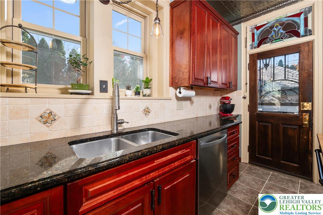 South Whitehall Twp, Pennsylvania 18104, United States, 5 Bedrooms Bedrooms, ,3 BathroomsBathrooms,Residential,Active,244361