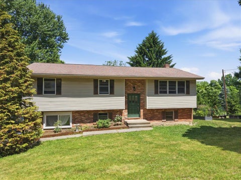 Homes For Sale - 2279 Taylor Drive<br/> Upper Saucon Twp, PA 18034