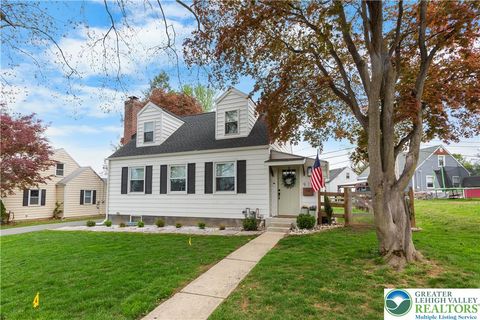 Photo of 915 Magnolia Road, Hellertown Boro, PA 18055 (MLS # 775824)