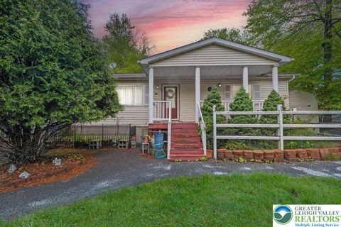 Photo of 1041 Country Place, Coolbaugh Twp, PA 18466 (MLS # 759049) Photo of 1041 Country Place, Coolbaugh Twp, PA 18466 (MLS # 759049)