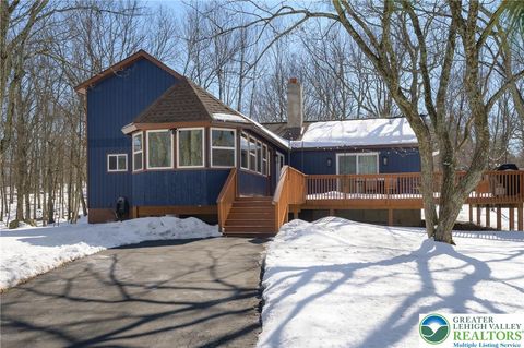 Photo of 2206 Chatham Court, Middle Smithfield Twp, PA 18324 (MLS # 772644)