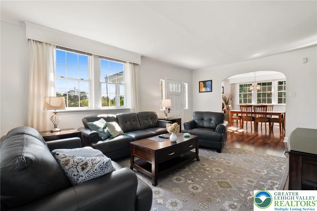 Springfield Twp, Pennsylvania 18036, United States, 4 Bedrooms Bedrooms, ,2 BathroomsBathrooms,Residential,Active,227218