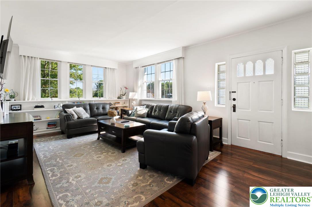 Springfield Twp, Pennsylvania 18036, United States, 4 Bedrooms Bedrooms, ,2 BathroomsBathrooms,Residential,Active,227218