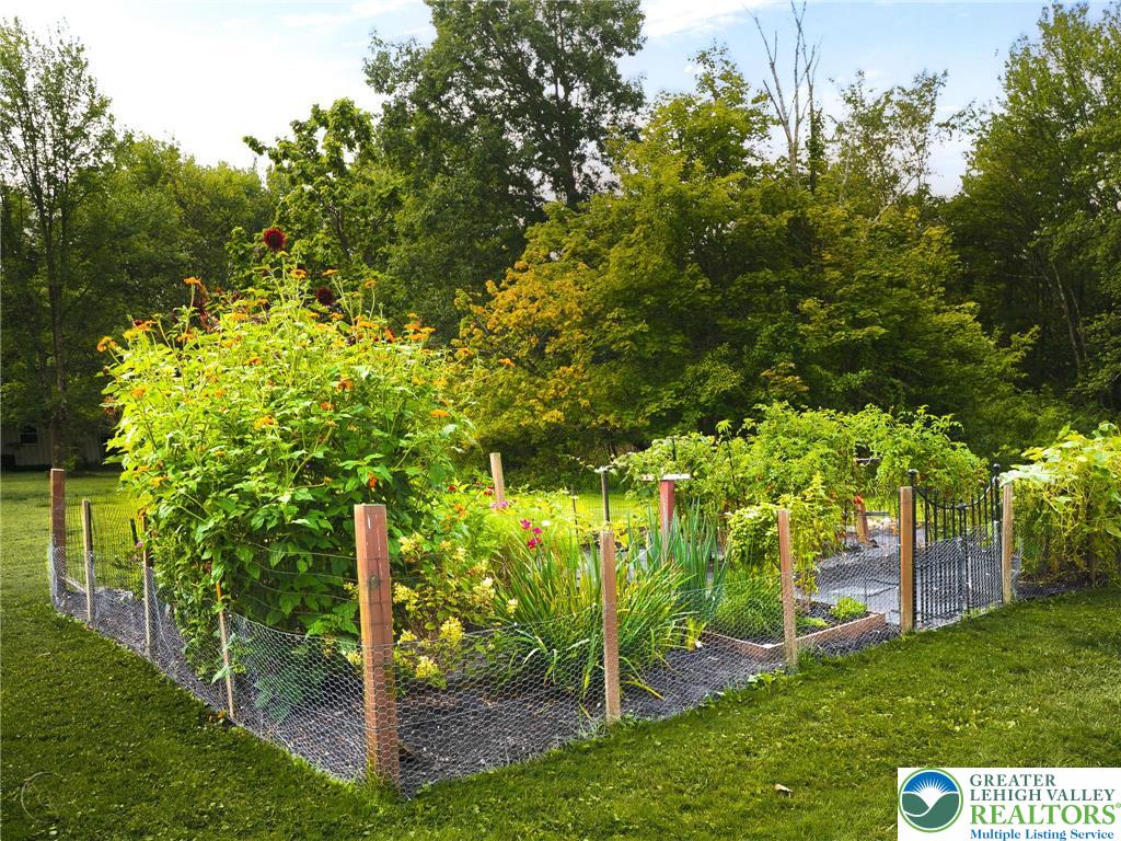 Springfield Twp, Pennsylvania 18036, United States, 4 Bedrooms Bedrooms, ,2 BathroomsBathrooms,Residential,Active,227218