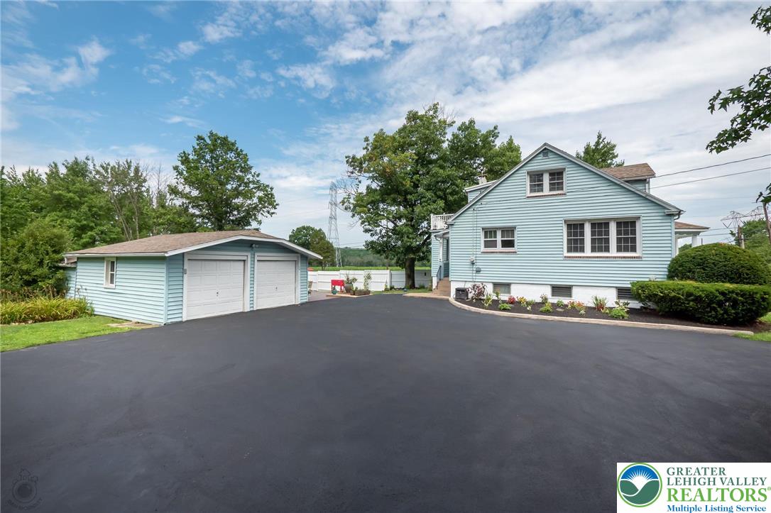 Springfield Twp, Pennsylvania 18036, United States, 4 Bedrooms Bedrooms, ,2 BathroomsBathrooms,Residential,Active,227218