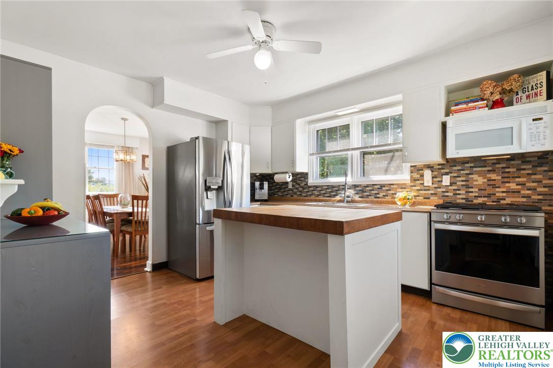 Springfield Twp, Pennsylvania 18036, United States, 4 Bedrooms Bedrooms, ,2 BathroomsBathrooms,Residential,Active,227218