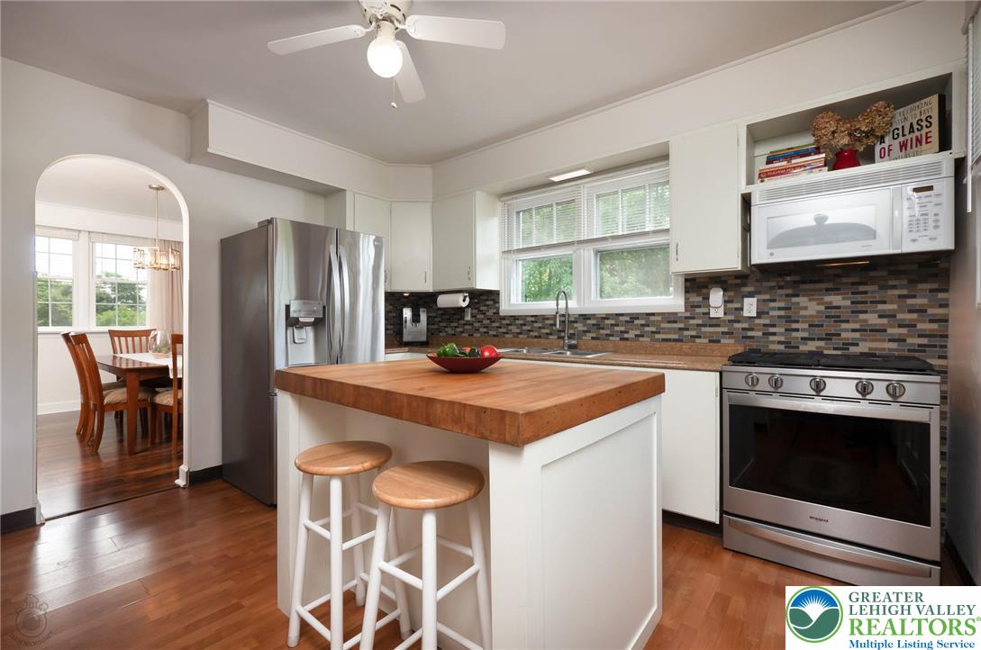 Springfield Twp, Pennsylvania 18036, United States, 4 Bedrooms Bedrooms, ,2 BathroomsBathrooms,Residential,Active,227218