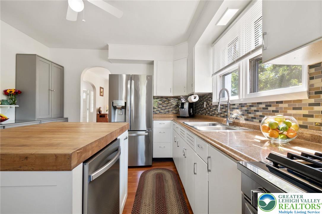 Springfield Twp, Pennsylvania 18036, United States, 4 Bedrooms Bedrooms, ,2 BathroomsBathrooms,Residential,Active,227218