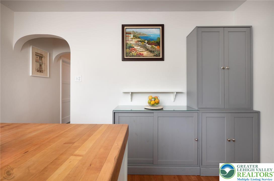 Springfield Twp, Pennsylvania 18036, United States, 4 Bedrooms Bedrooms, ,2 BathroomsBathrooms,Residential,Active,227218