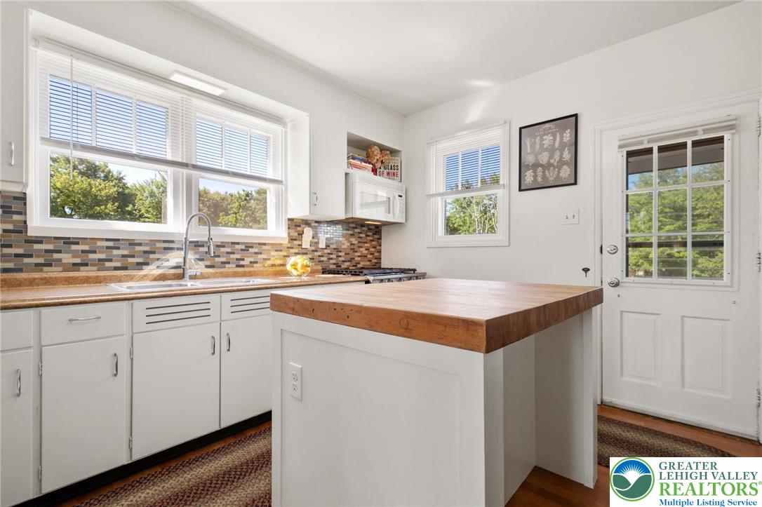 Springfield Twp, Pennsylvania 18036, United States, 4 Bedrooms Bedrooms, ,2 BathroomsBathrooms,Residential,Active,227218