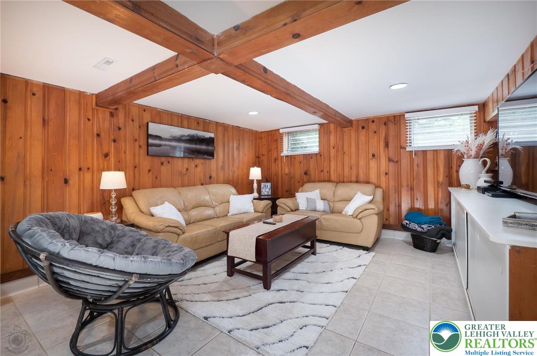 Springfield Twp, Pennsylvania 18036, United States, 4 Bedrooms Bedrooms, ,2 BathroomsBathrooms,Residential,Active,227218