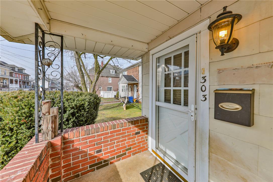 303 W Lincoln Street