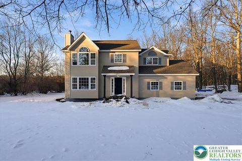 Photo of 167 Bull Run, Tunkhannock Twp, PA 18334 (MLS # 774662)