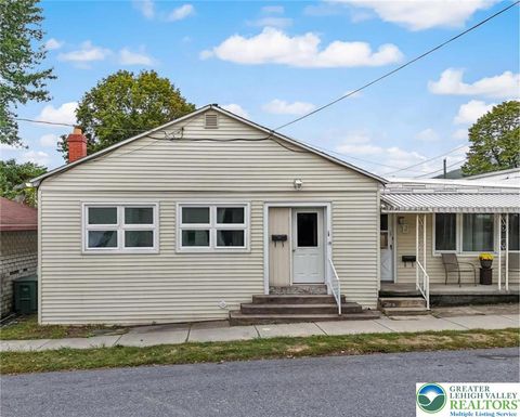 Photo of 15 W Fifth Street, Jim Thorpe Boro, PA 18229 (MLS # 765585) Photo of 15 W Fifth Street, Jim Thorpe Boro, PA 18229 (MLS # 765585)