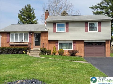 Photo of 3552 Lord Byron Drive, Bethlehem, PA 18017 (MLS # 775877)