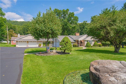 Homes For Sale - 3683 Oakhurst Drive<br/> Upper Saucon Twp, PA 18034
