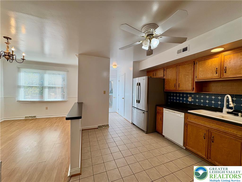 Whitehall Twp, Pennsylvania 18052, United States, 3 Bedrooms Bedrooms, ,3 BathroomsBathrooms,Residential,Active,229447