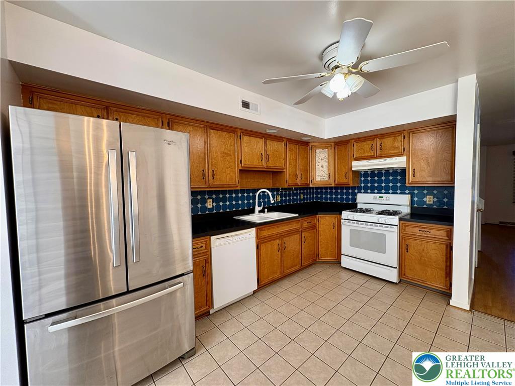 Whitehall Twp, Pennsylvania 18052, United States, 3 Bedrooms Bedrooms, ,3 BathroomsBathrooms,Residential,Active,229447