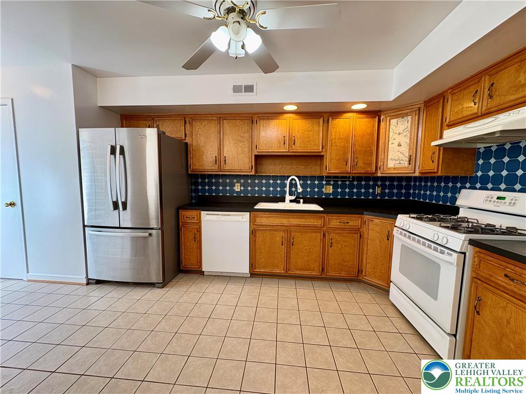 Whitehall Twp, Pennsylvania 18052, United States, 3 Bedrooms Bedrooms, ,3 BathroomsBathrooms,Residential,Active,229447