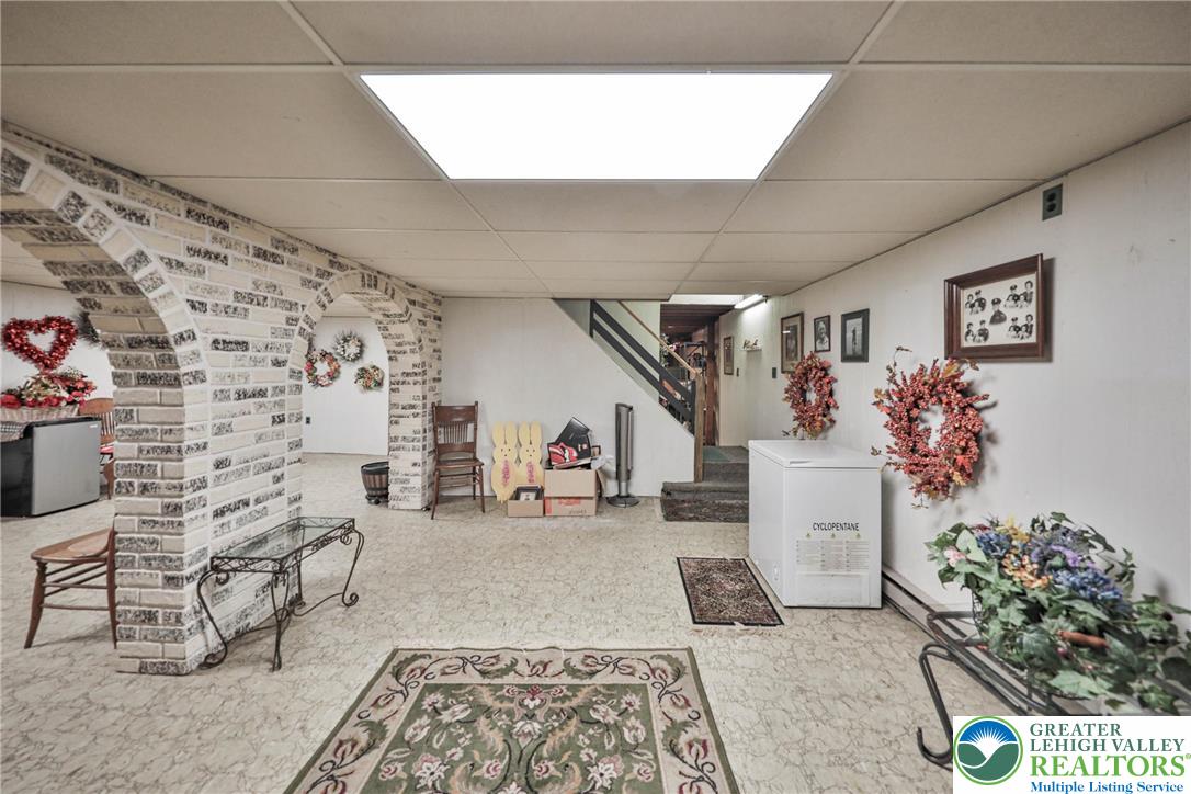 Whitehall Twp, Pennsylvania 18052, United States, 3 Bedrooms Bedrooms, ,2 BathroomsBathrooms,Residential,Pending,199207