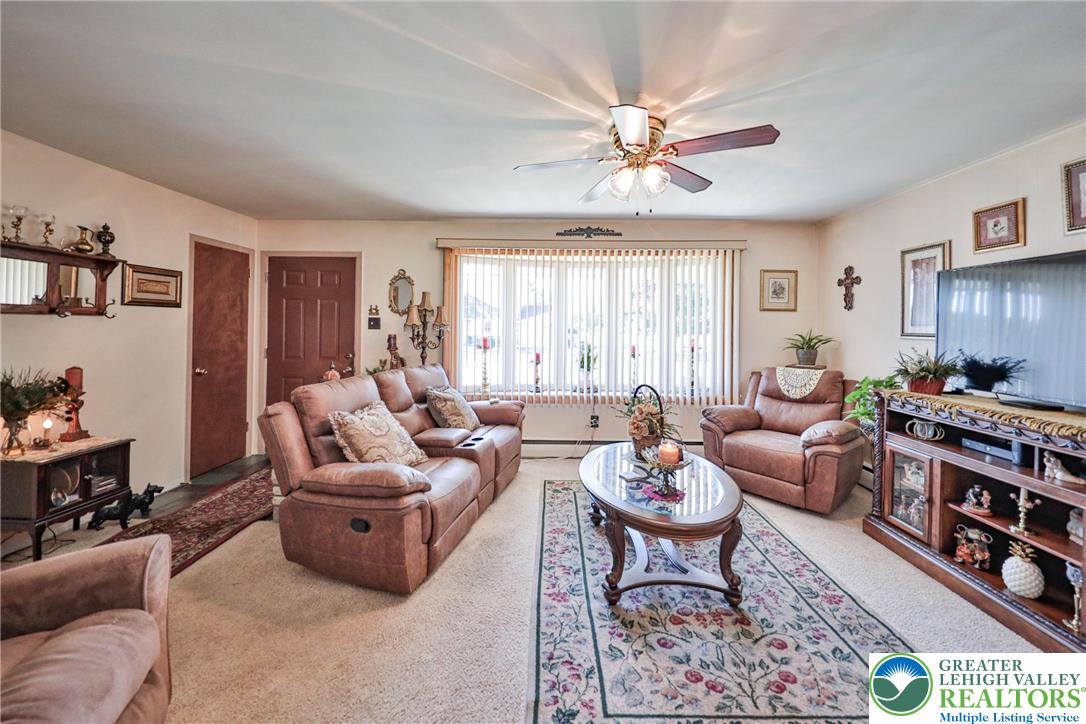 Whitehall Twp, Pennsylvania 18052, United States, 3 Bedrooms Bedrooms, ,2 BathroomsBathrooms,Residential,Pending,199207